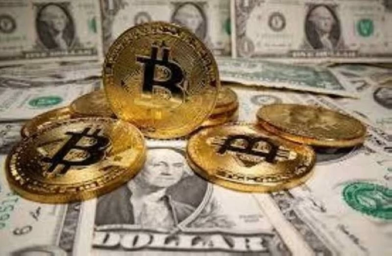 أسعار «بيتكوين» ترتفع إلى 66,150 دولاراً