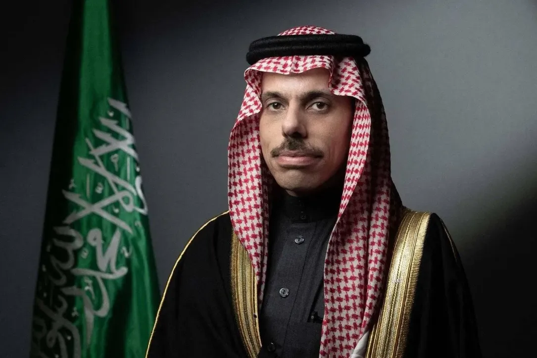 فيصل بن فرحان يبحث تطورات المنطقة مع الزياني وإسحاق دار